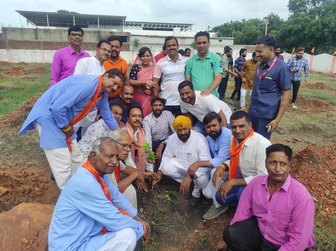 महाकाल मुक्तिधाम सीतामऊ में नवीन शवदाह गृह का हुआ भूमिपूजन...वृहद स्तर पर हुआ वृक्षारोपण