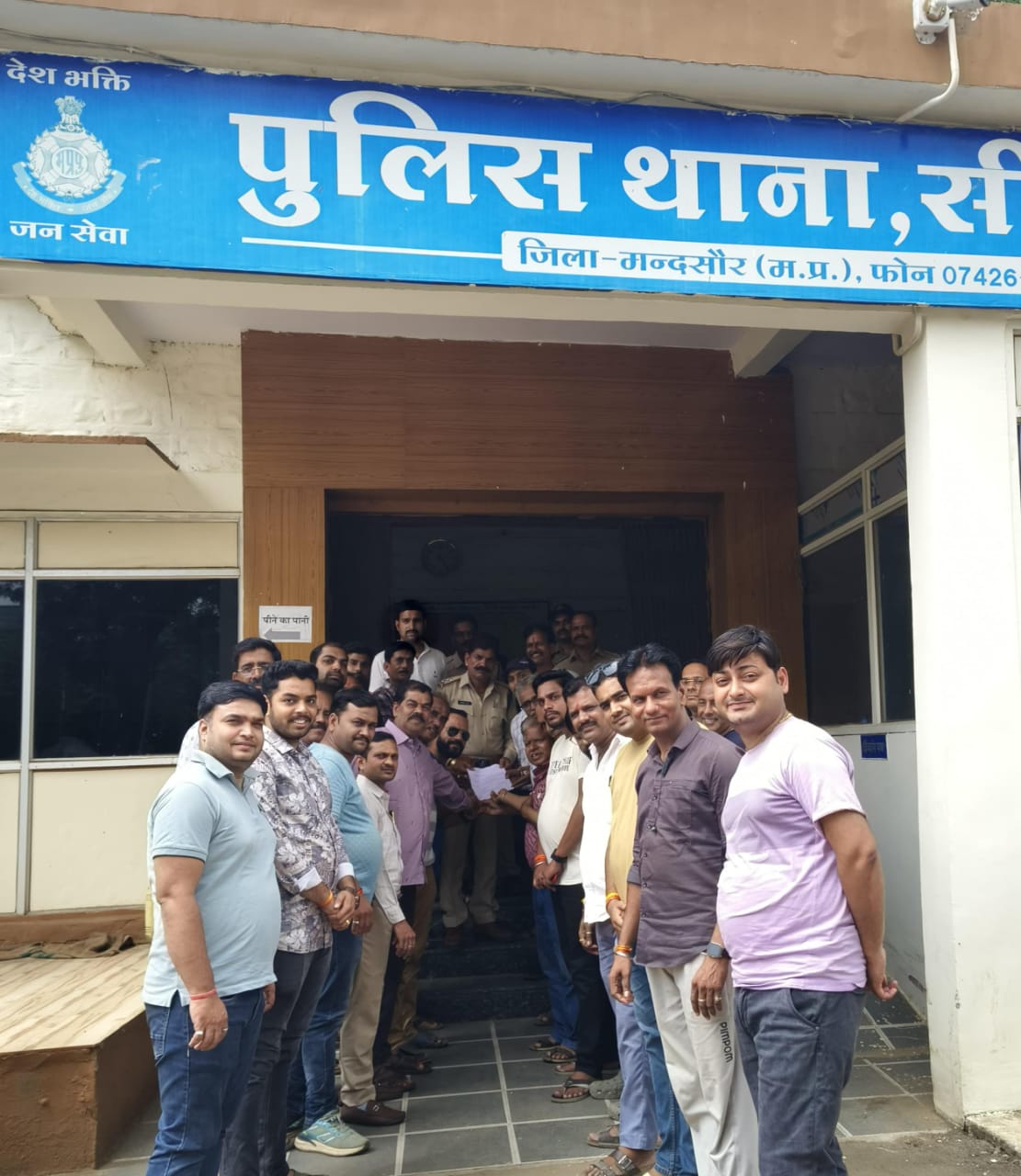 बस स्टैंड पर सराफा व्यापारी की दुकान में हुई चोरी.....बस स्टैंड का पुलिस सहायता केंद्र बंद हालत में !