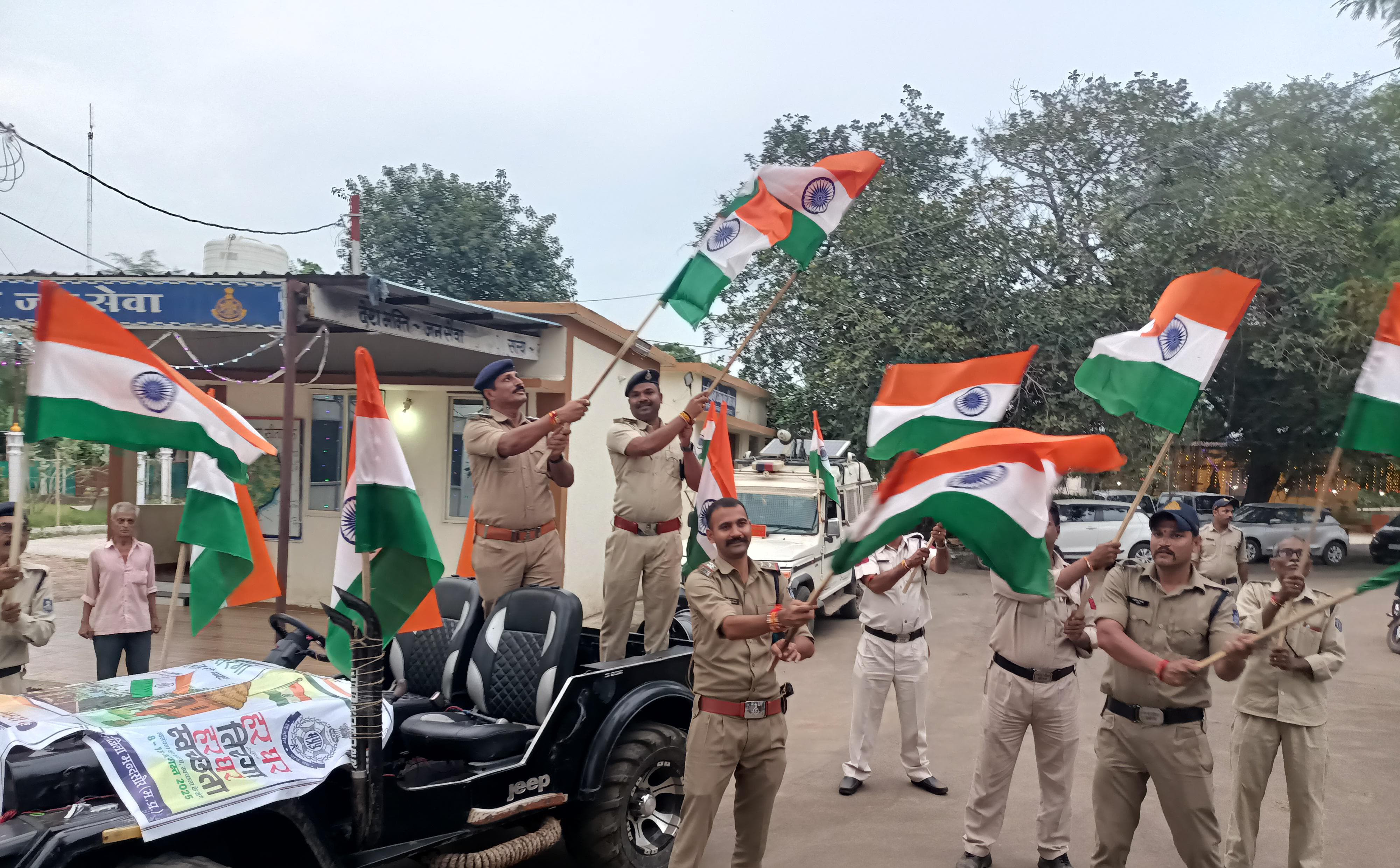 सीतामऊ पुलिस ने निकाली तिरंगा वाहन रैली 