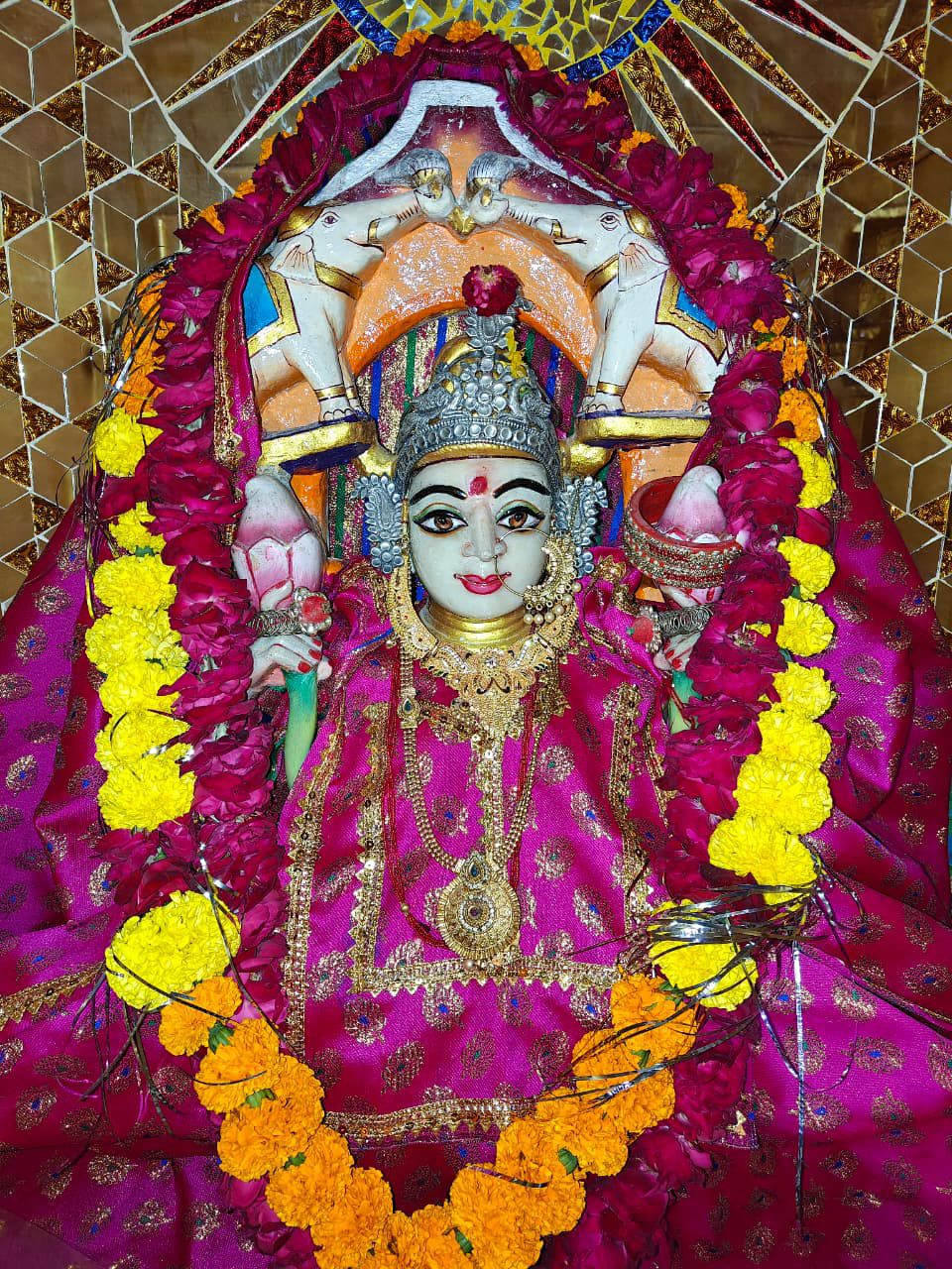 सीतामऊ में महालक्ष्मी का अनूठा मंदिर पोशाक अर्पित करने के लिए आगामी 40 वर्षों तक की हो चुकी है बुकिंग