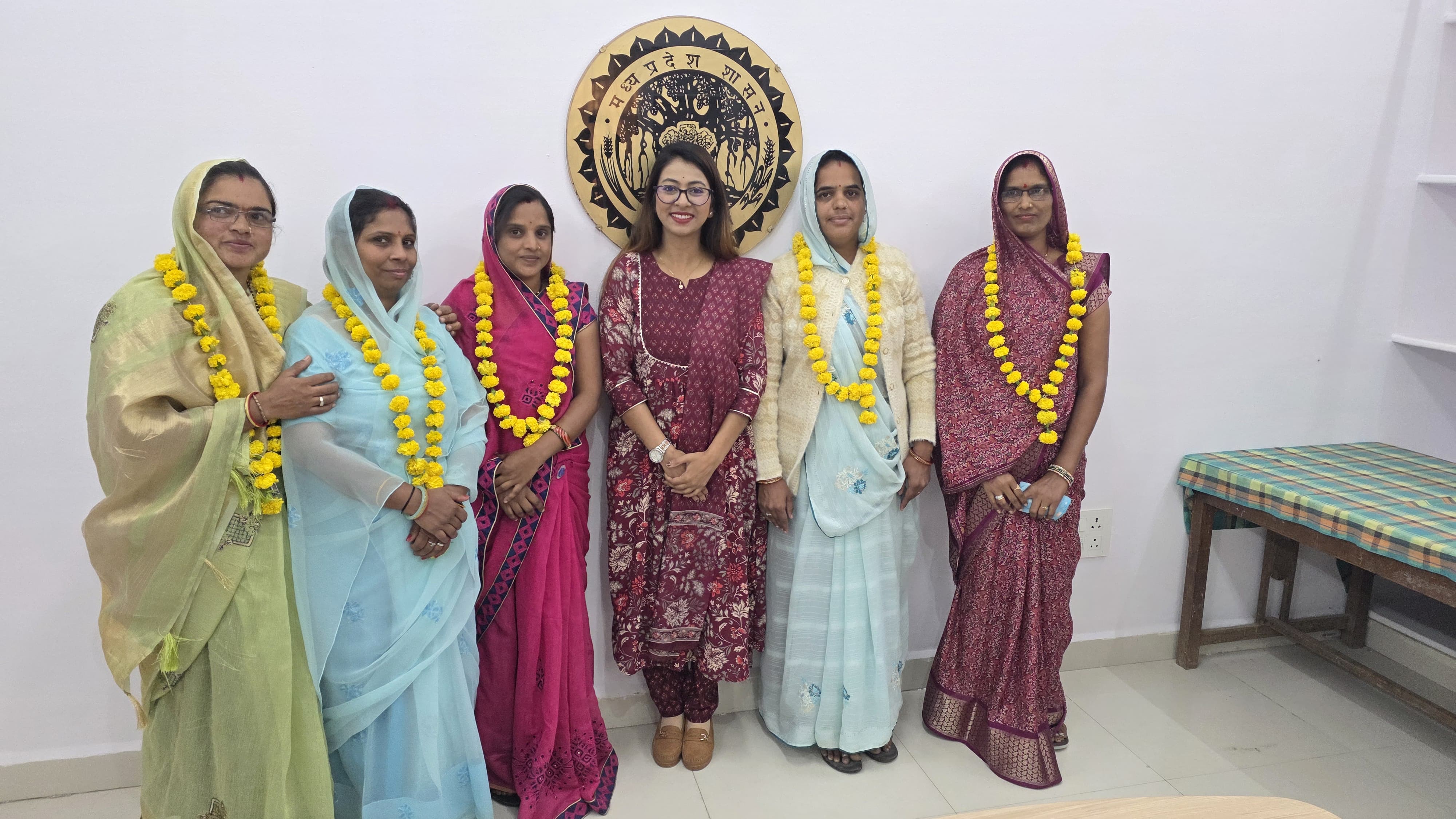 सुवासरा विधानसभा क्षेत्र में 11 में से 9 महिला बीएलओ ने किया शत-प्रतिशत कार्य पूर्ण... एसडीएम ने किया सम्मान