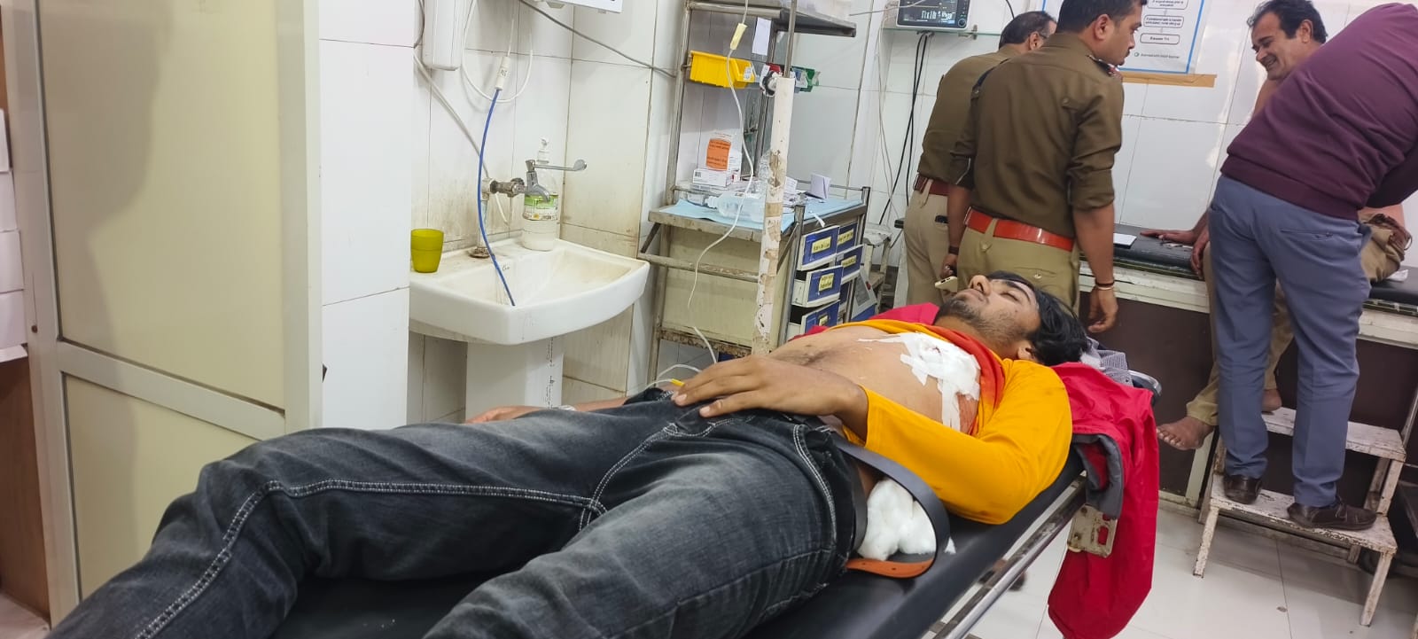 खूनी संघर्ष में पांच घायल..... दो को जिला चिकित्सालय रेफर किया