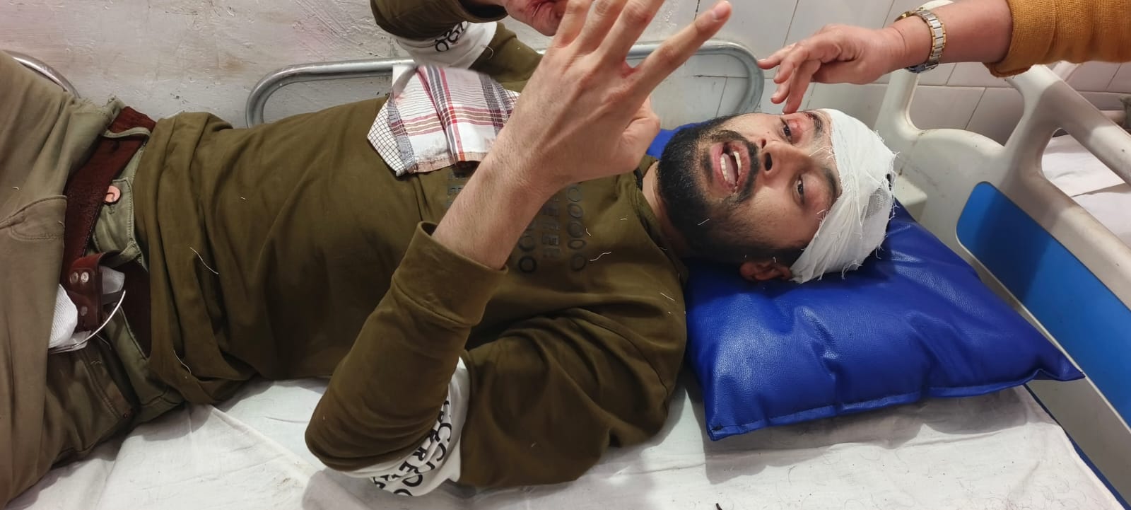 खूनी संघर्ष में पांच घायल..... दो को जिला चिकित्सालय रेफर किया