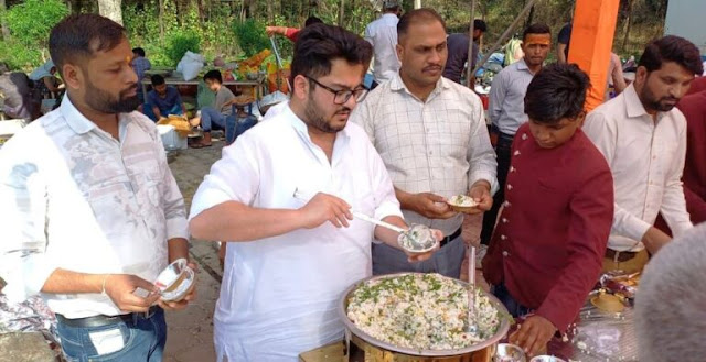 युवा समाजसेवी अरूल अशोक अरोरा गंगानगर द्वारा श्री किलेश्वर महादेव को 50 क्विंटल साबूदाना खिचडी भोग लगाकर किया प्रसादी वितरण ... देर रात तक उमड़ी भक्तों की भीड