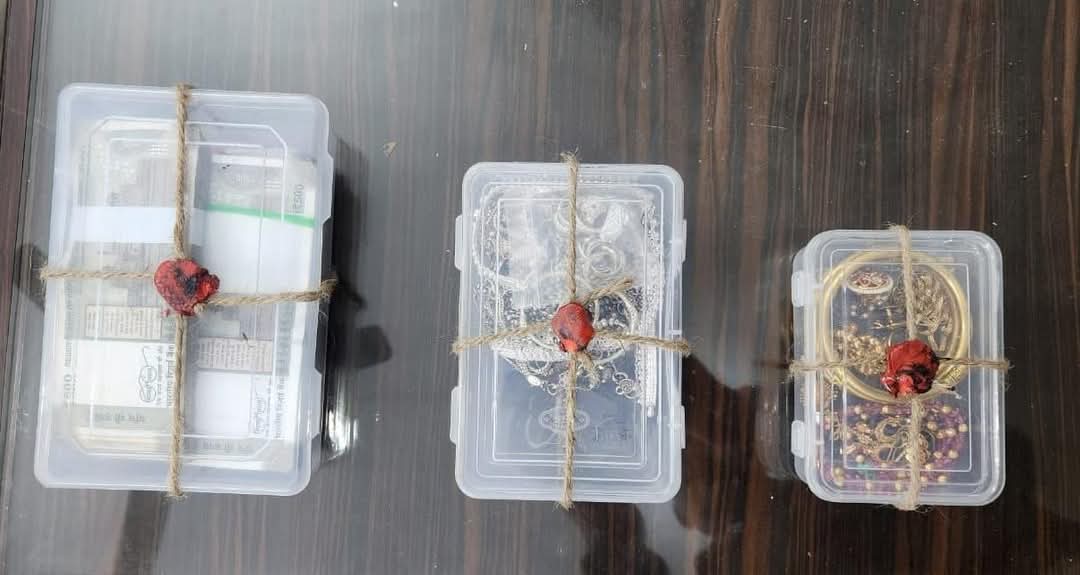 मंदसौर जिले के शामगढ़ में सोने चांदी के आभुषण जिनकी कीमत करीबन 15 लाख रूपये व डेढ़ लाख रुपये नगदी किए बरामद